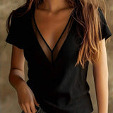 Camiseta Canelada Decote V com Tule