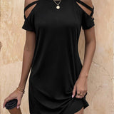 Vestido Curto Ombro a Ombro com Detalhe Vazado