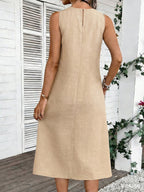 Vestido Midi Sem Mangas com Gola Redonda e Bolsos - La Lecce