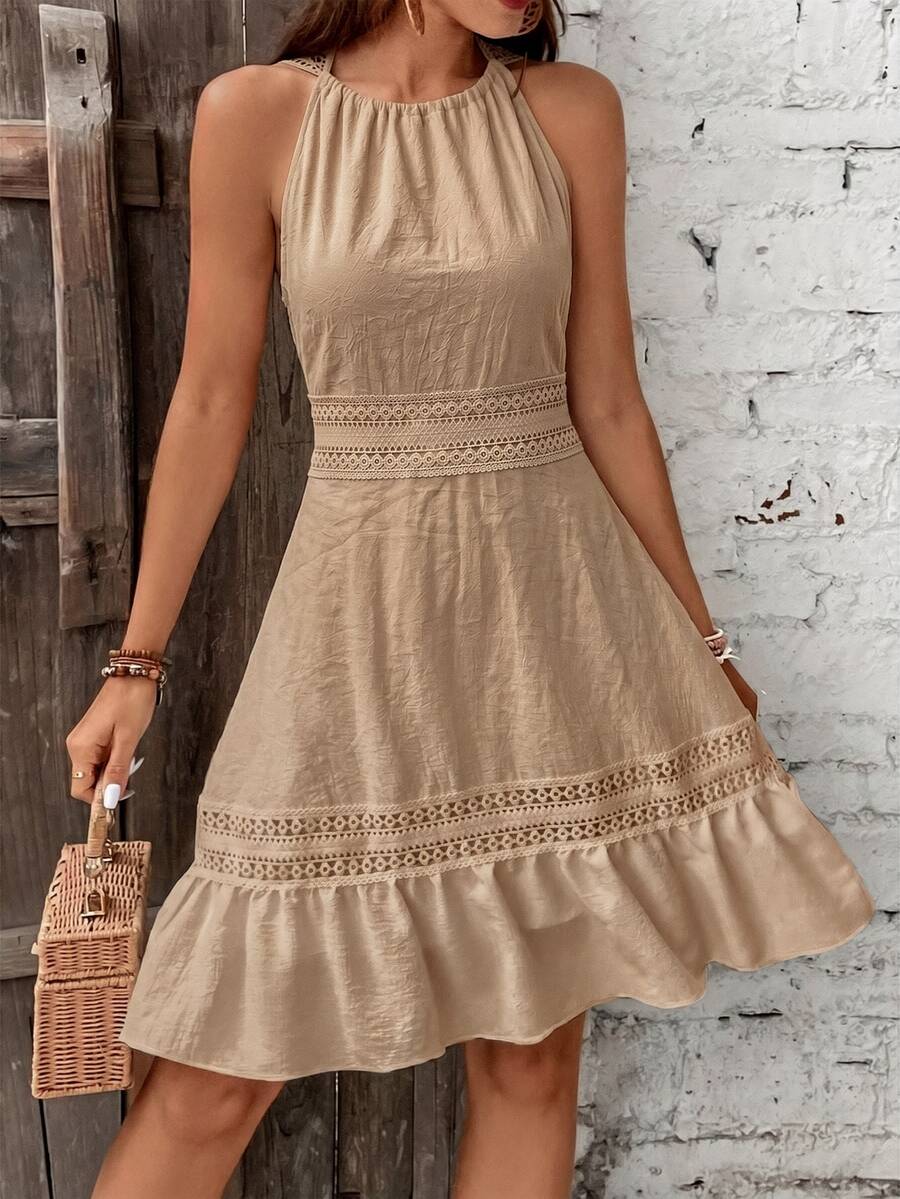 Vestido Curto Frente Única com Babado e Laço
