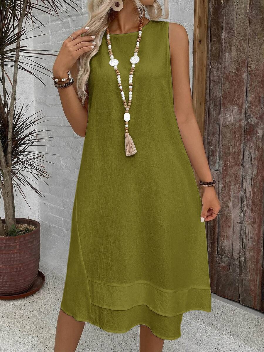 Vestido Midi Minimalista com Gola Redonda e Bainha Assimétrica - La Lecce