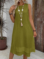 Vestido Midi Minimalista com Gola Redonda e Bainha Assimétrica - La Lecce