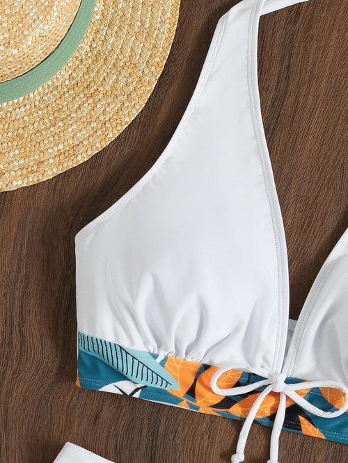 Biquíni Cabresto com Amarração Frontal e Shorts Estampado