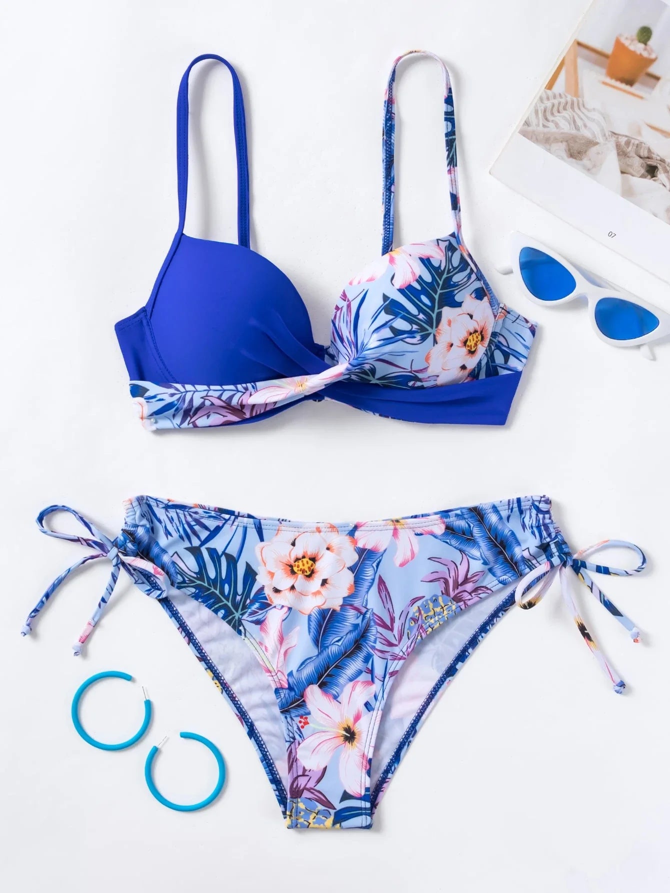Biquíni Estampado com Alças Finas e Cintura Natural