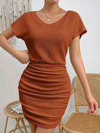 Vestido Curto de Malha Waffle com Franzido Lateral - La Lecce