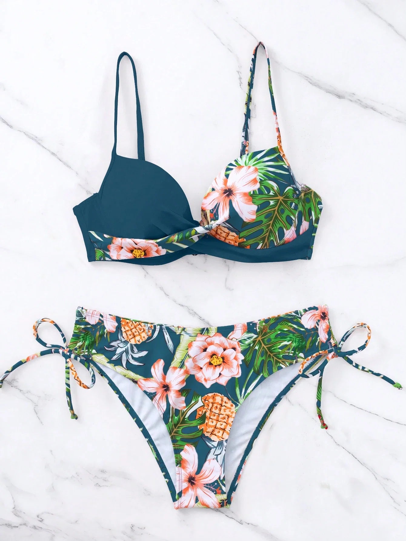Biquíni Estampado com Alças Finas e Cintura Natural