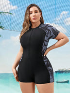 Maiô Plus Size Manga Curta com Zíper