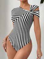 Body Listrado Ombro Assimétrico - detalhe do ombro