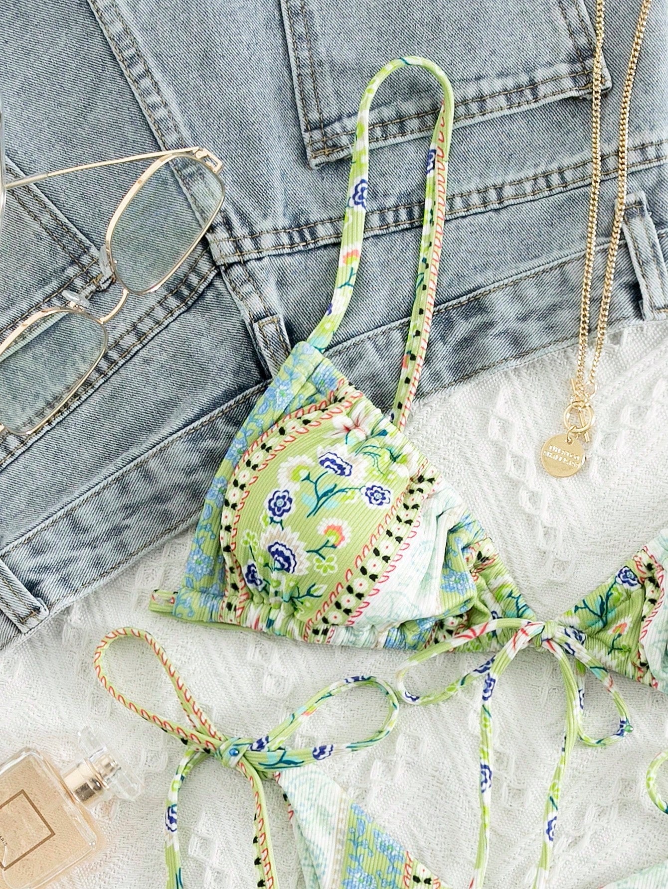 Biquíni Florzinhas Tanga com Nó Lateral