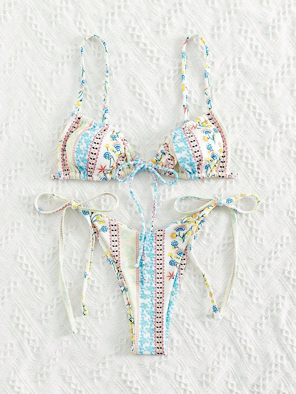Biquíni Florzinhas Tanga com Nó Lateral