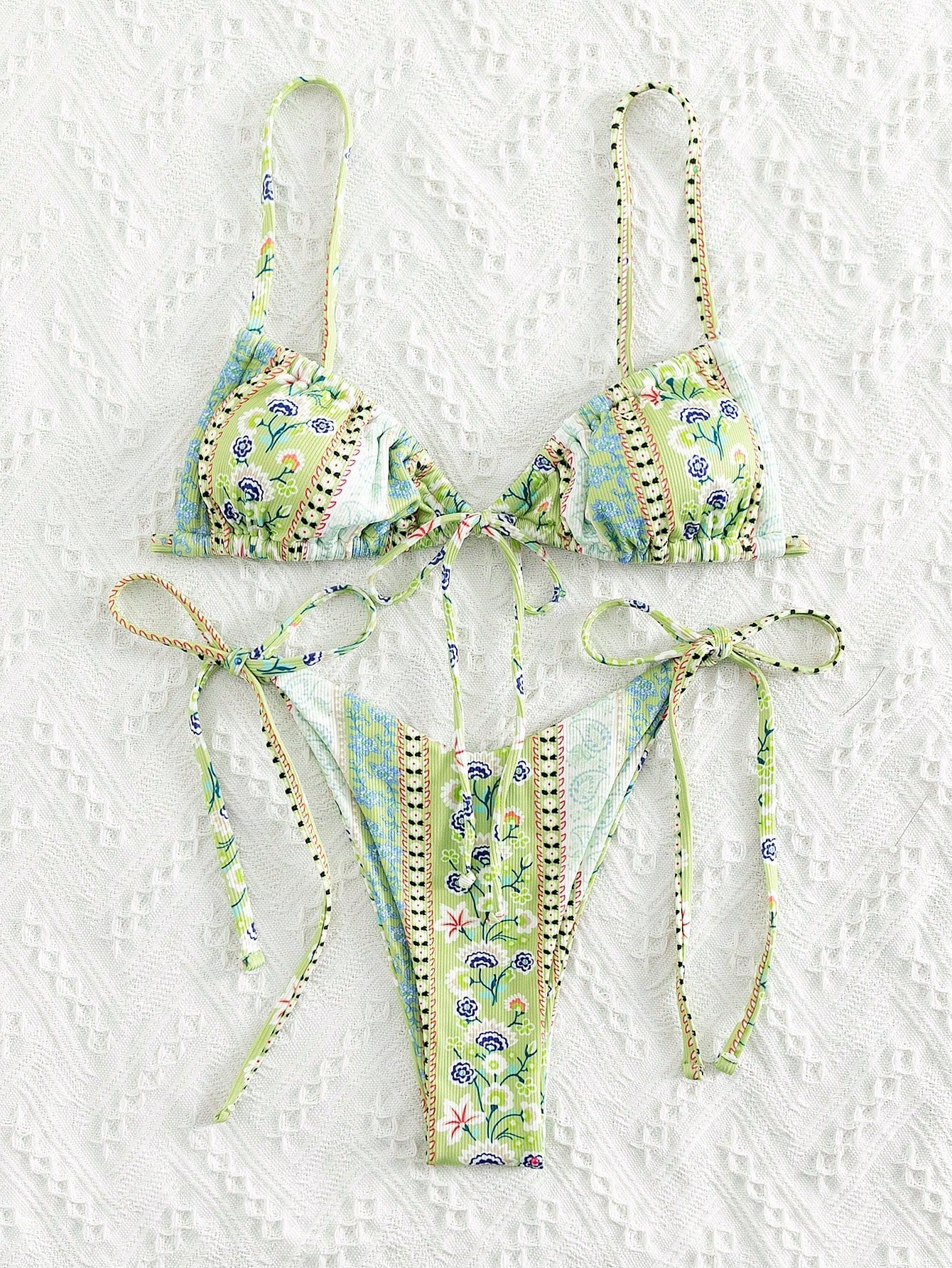 Biquíni Florzinhas Tanga com Nó Lateral