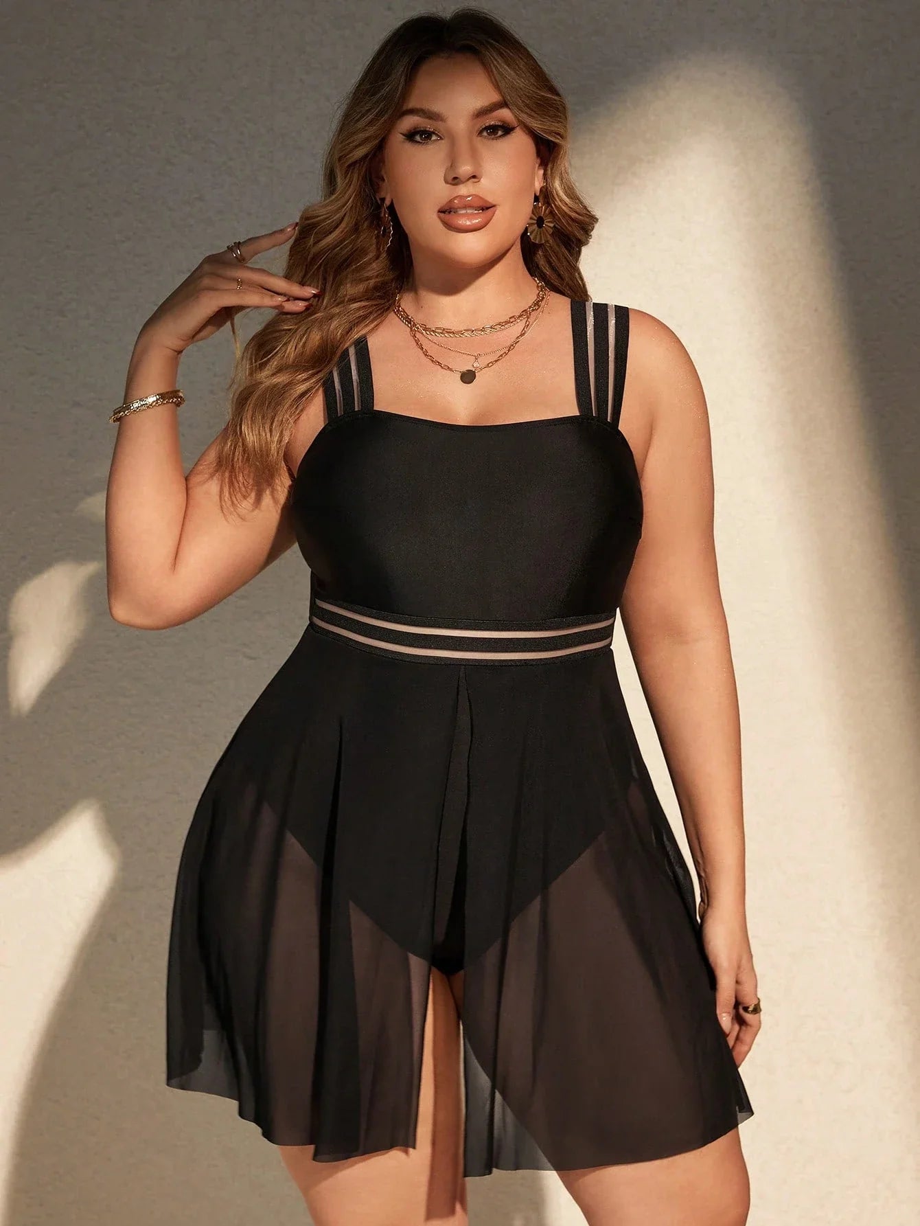 Maiô Plus Size com Saia Longa