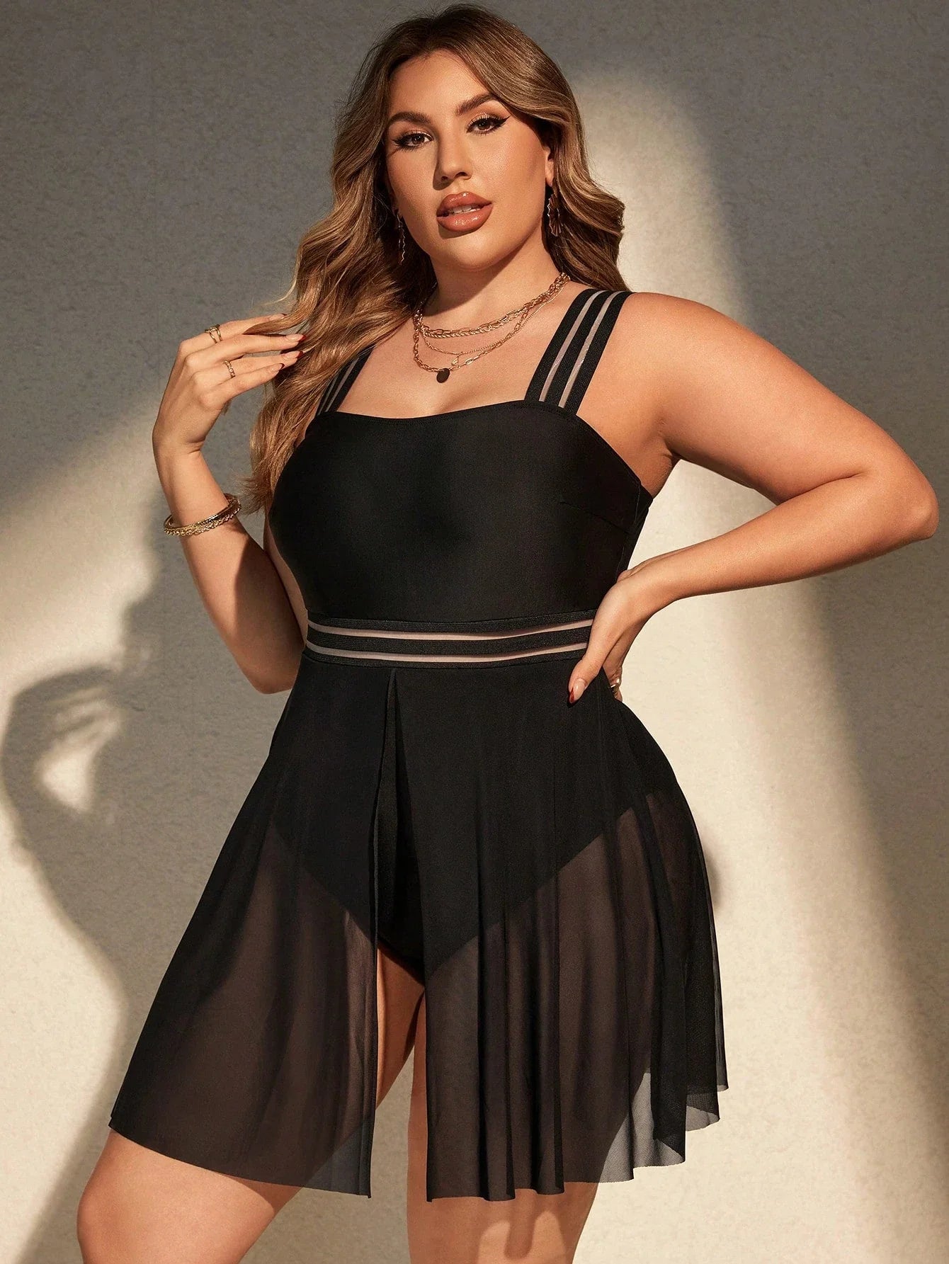 Maiô Plus Size com Saia Longa