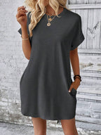 Vestido Curto Camiseta com Bolsos e Manga Morcego - La Lecce