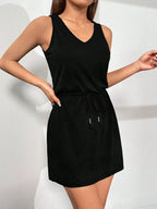 Vestido Curto Justo com Cordão de Ajuste na Cintura - La Lecce