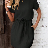 Vestido Curto Evasê com Amarração na Cintura e Bolsos