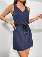 Vestido Curto Justo com Cordão de Ajuste na Cintura - La Lecce