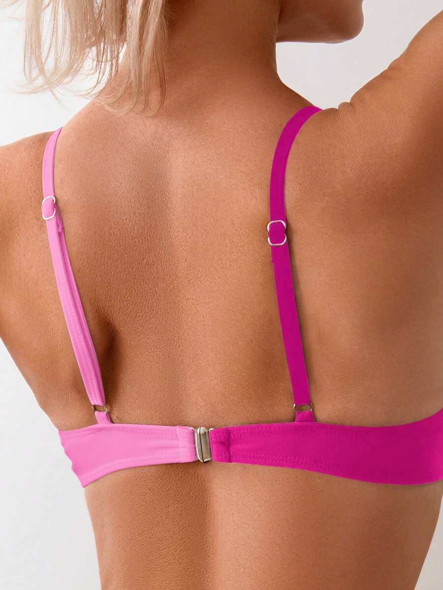 Biquíni Bicolor com Torção Frontal e Cintura Alta