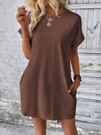 Vestido Curto Camiseta com Bolsos e Manga Morcego - La Lecce