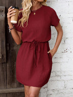 Vestido Curto Evasê com Amarração na Cintura e Bolsos - La Lecce