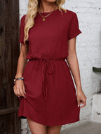 Vestido Curto Evasê com Amarração na Cintura e Bolsos - La Lecce