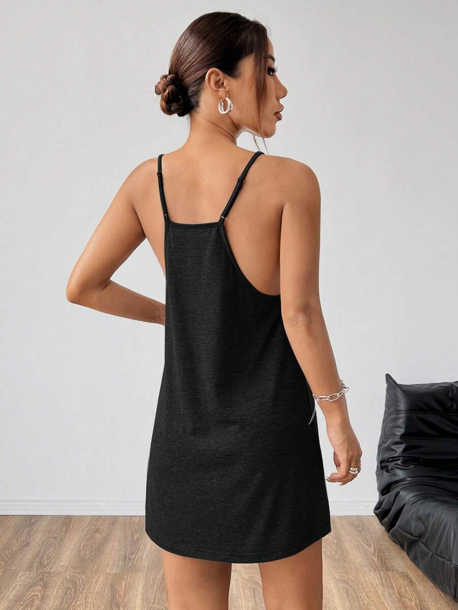 Vestido Curto de Alças Finas com Bolsos e Costas Abertas - La Lecce