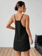 Vestido Curto de Alças Finas com Bolsos e Costas Abertas - La Lecce