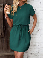 Vestido Curto Evasê com Amarração na Cintura e Bolsos - La Lecce