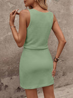 Vestido Curto Decote Quadrado com Cinto e Amarração - La Lecce
