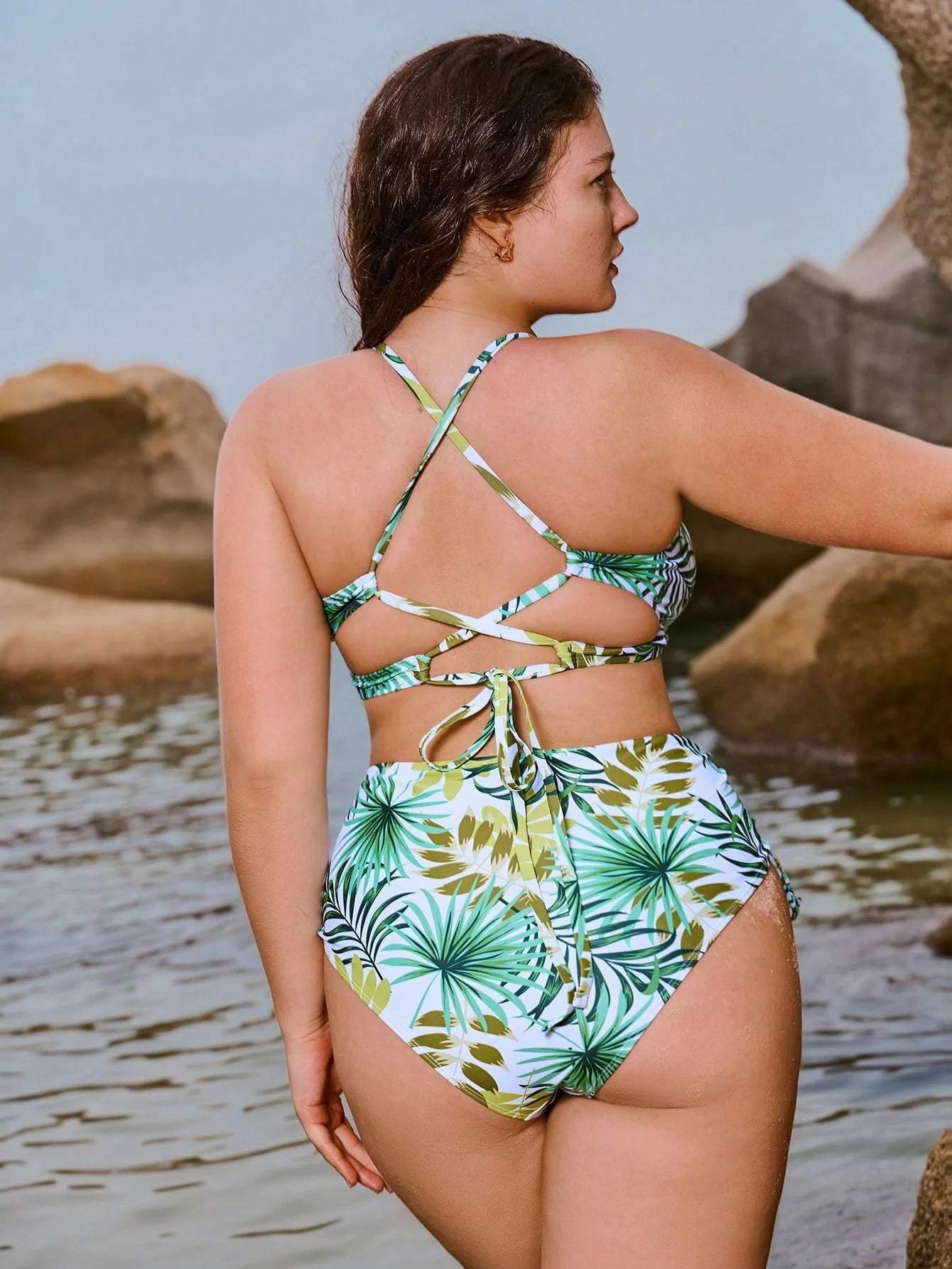 Biquíni Plus Size Gola V com Cordão