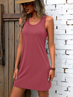 Vestido Curto Regata Básico com Decote U - La Lecce