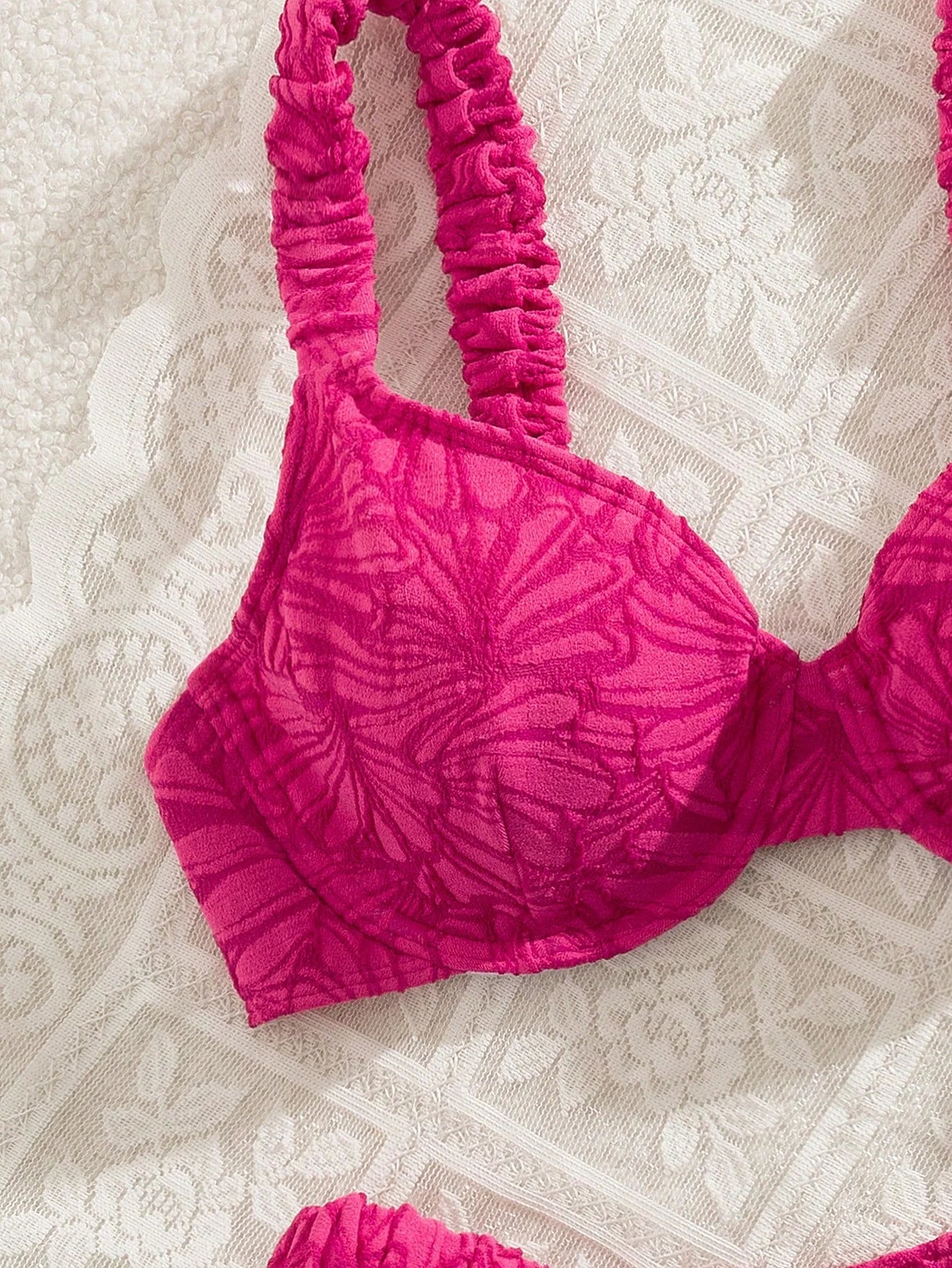 Biquíni Floral Texturizado com Alças Grossas
