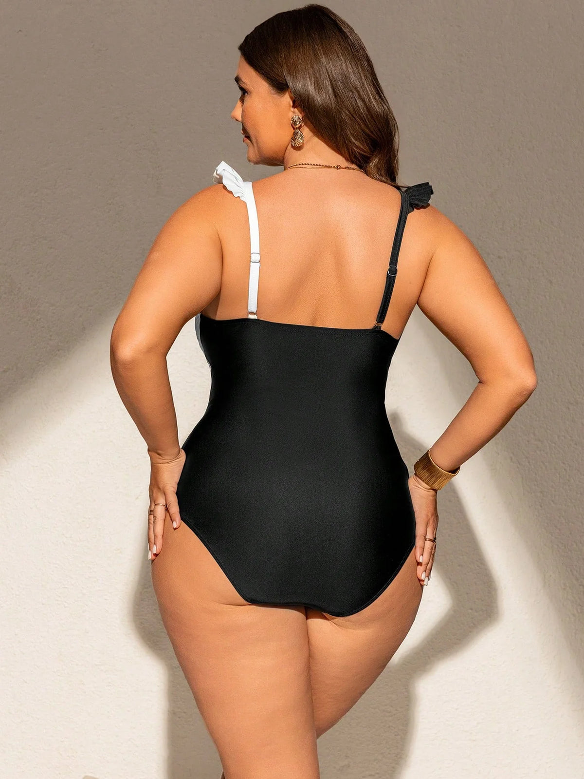 Maiô Plus Size Plissado com Apliques