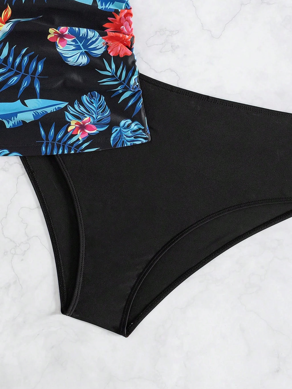 Tankini com Decote V e Costas Abertas