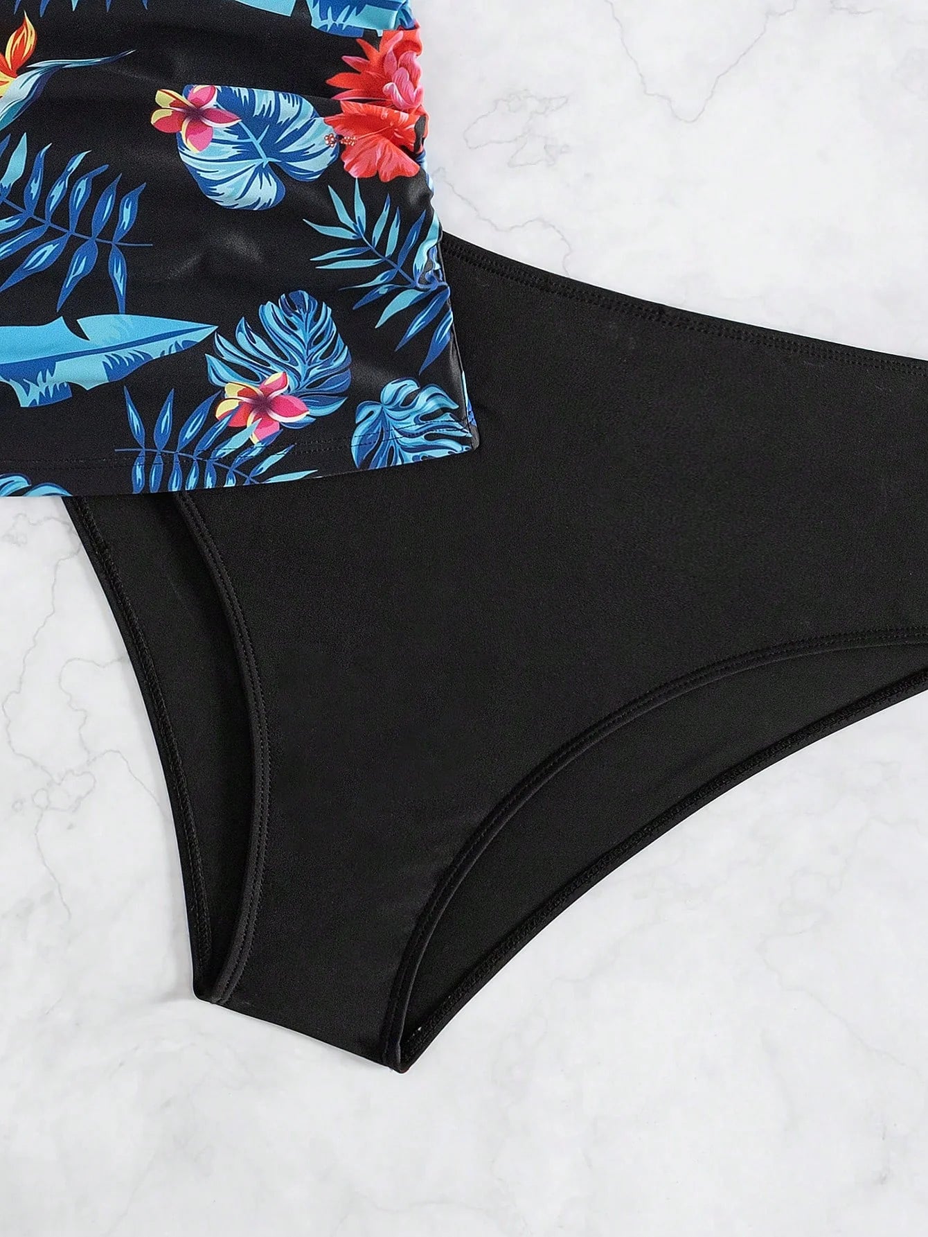 Tankini com Decote V e Costas Abertas