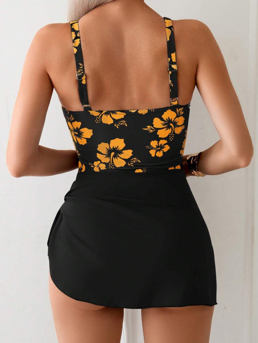 Conjunto de Praia com Saia Transpassada e Nó Lateral