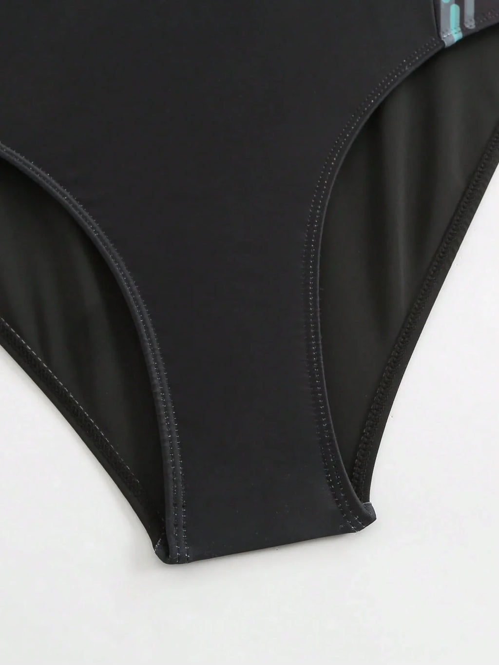 Maiô Plus Size Decote U Esportivo