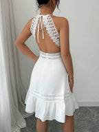 Vestido Curto Frente Única com Babado e Laço