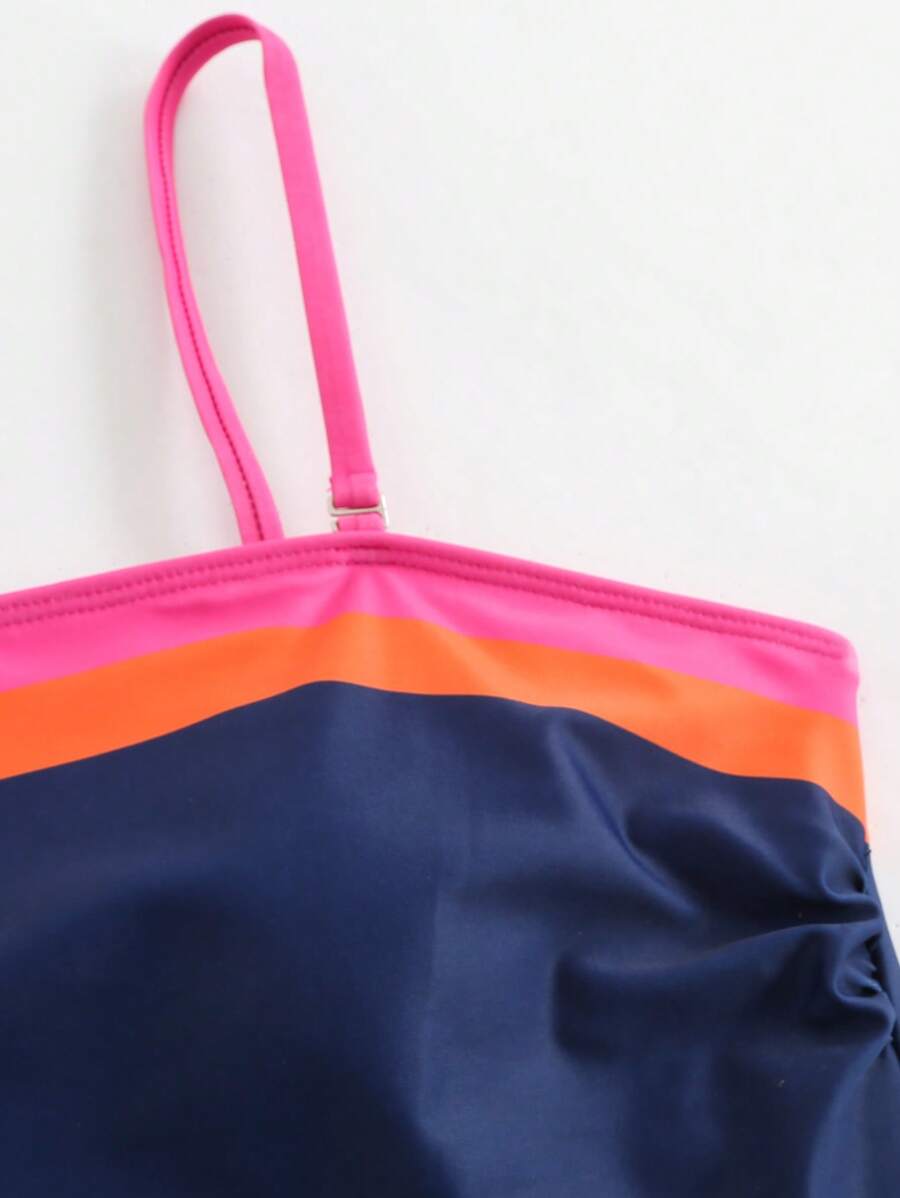 Conjunto Tankini 2 Peças com Recorte em Contraste