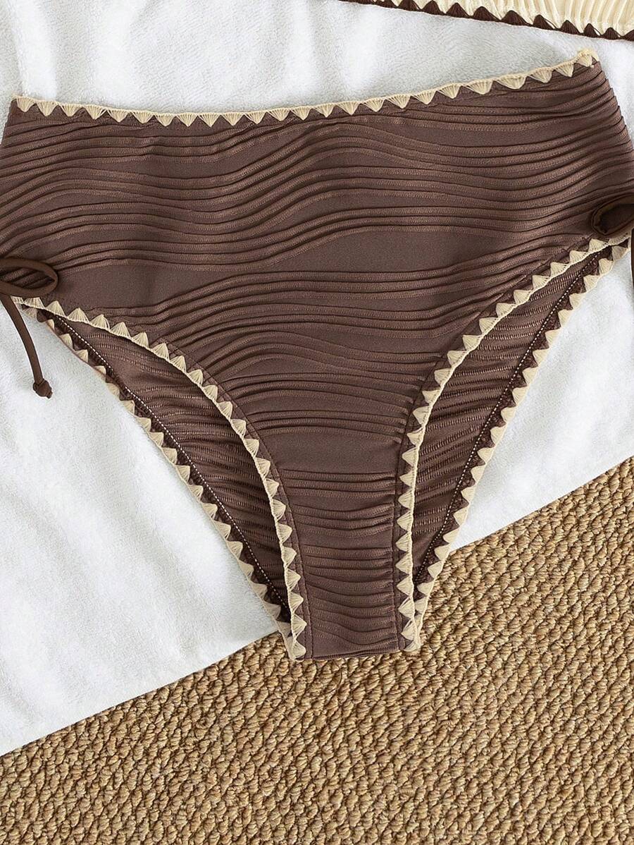 Conjunto de Biquíni Texturizado com Decote Halter e Amarração Lateral