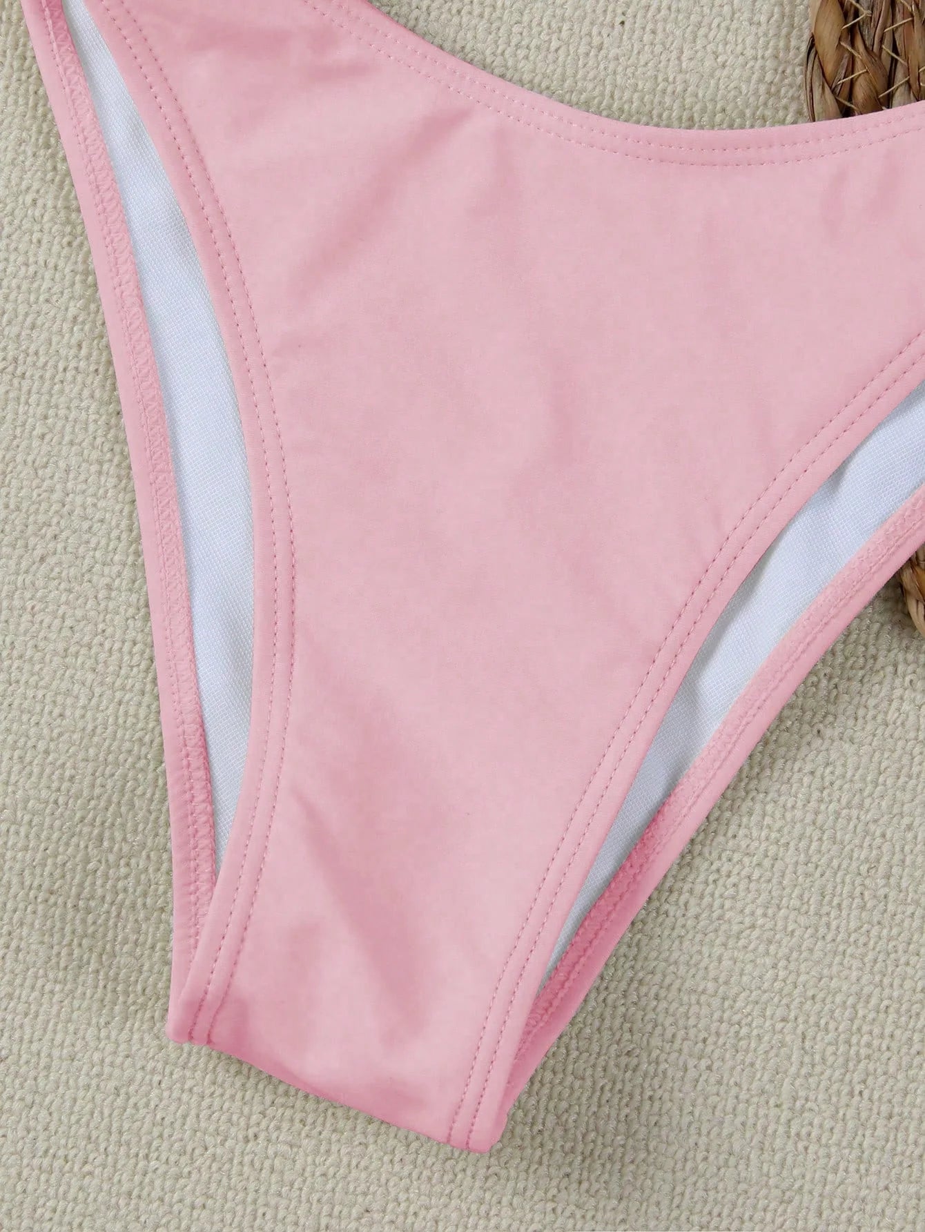 Biquíni Bandeau com Anel e Corte Alto