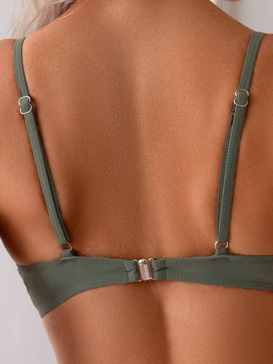 Conjunto de Biquíni Torcido com Cintura Alta Franzida