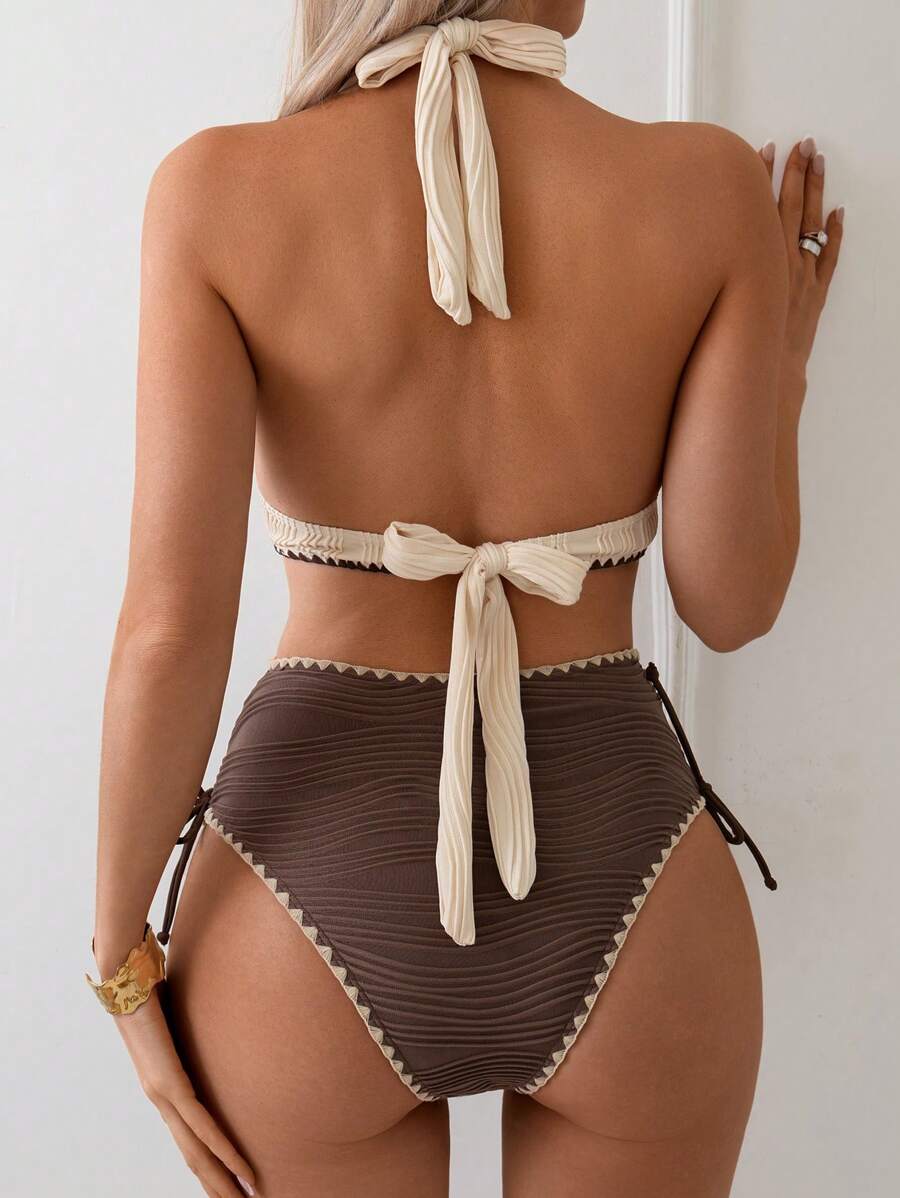 Conjunto de Biquíni Texturizado com Decote Halter e Amarração Lateral