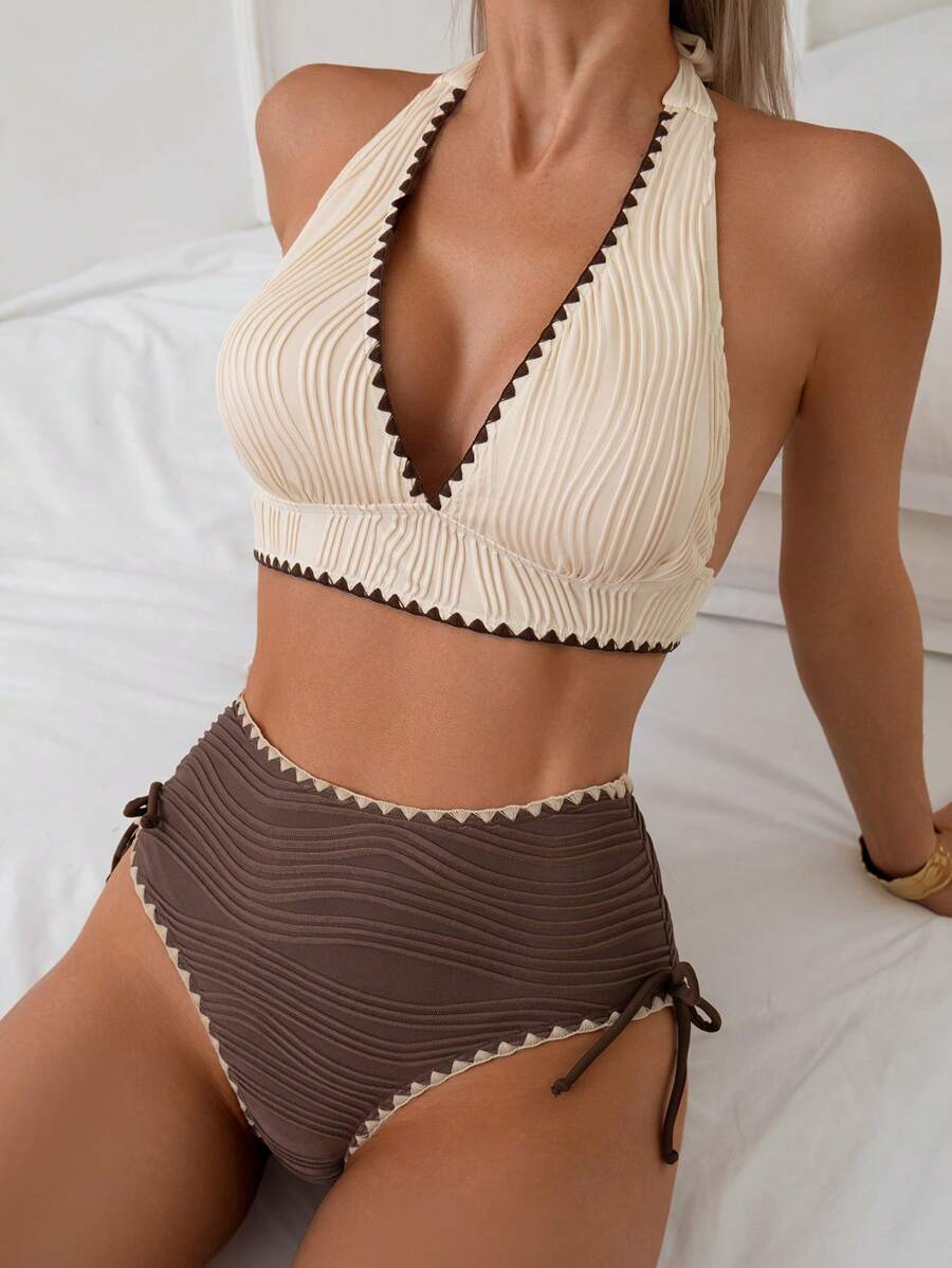 Conjunto de Biquíni Texturizado com Decote Halter e Amarração Lateral