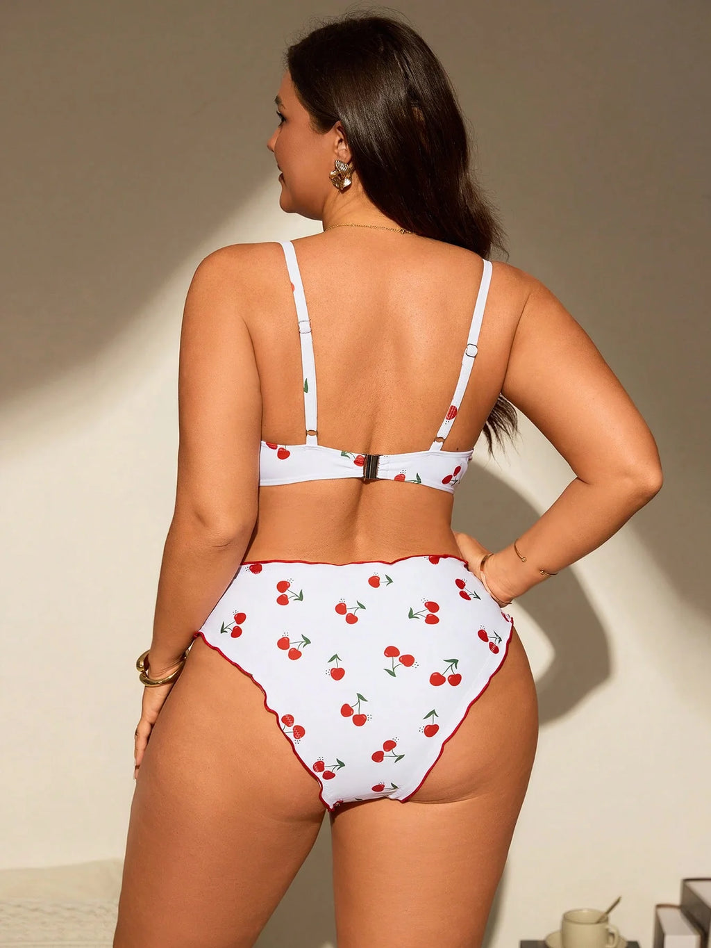 Biquíni Plus Size Decote V com Contraste