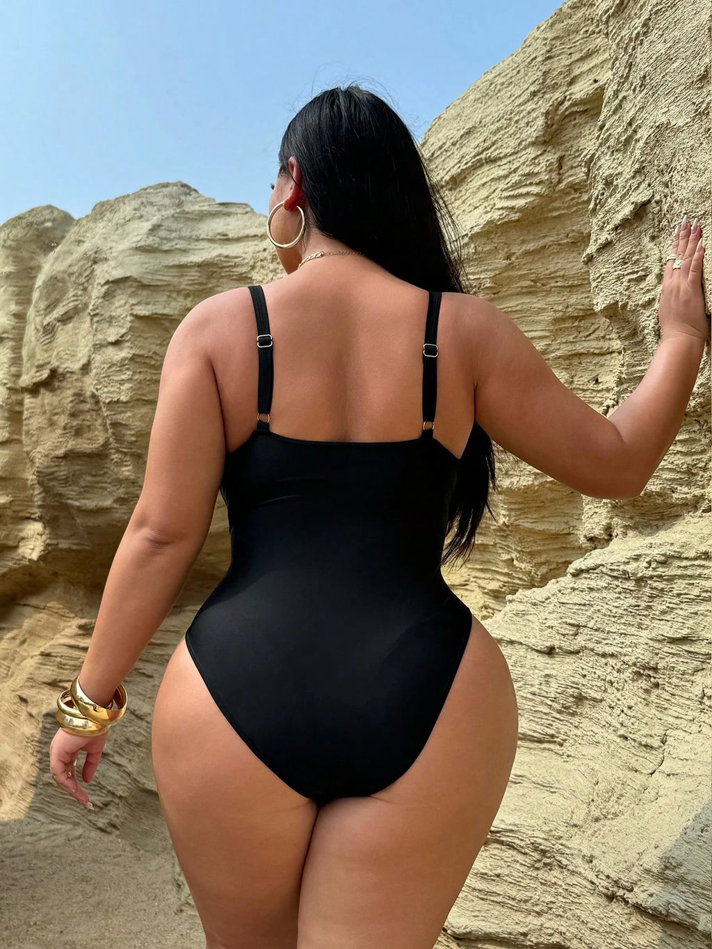 Maiô Plus Size com Recortes Vazados