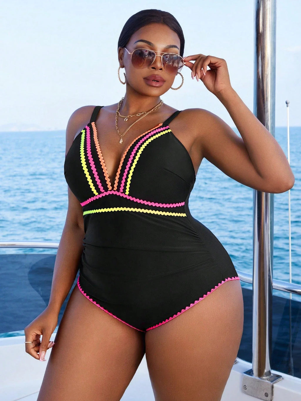 Maiô Plus Size Listrado Ziguezague