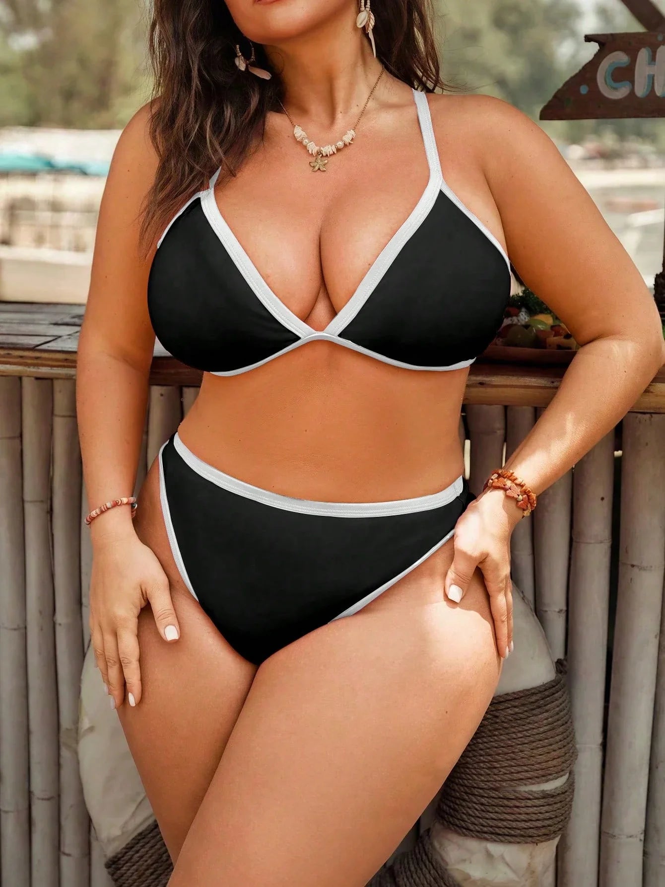 Biquíni Plus Size Cintura Contrastada