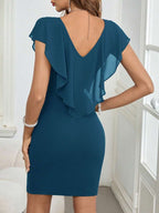 Vestido Curto Justo com Decote V e Babado Plissado - La Lecce