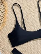 Biquíni Bandeau Minimalista com Fivela